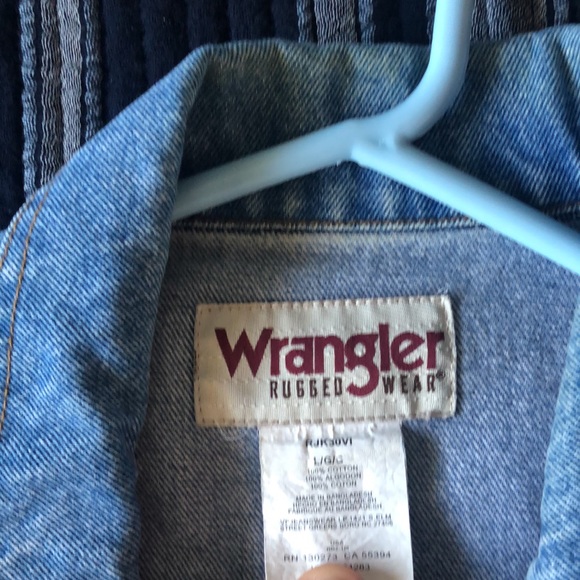 Men’s Wrangler Rugged Wear Denim Jacket Size Large - Picture 2 of 4